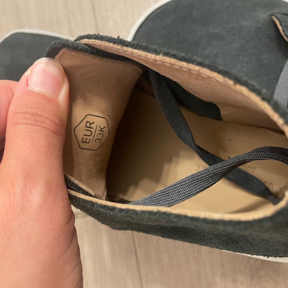 Kids vivobarefoot suede shoes - Picture 2 of 3